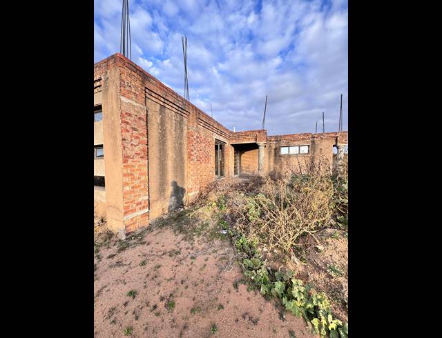 4 BEDROOM FREESTANDING FOR SALE IN AERORAND SOUTH